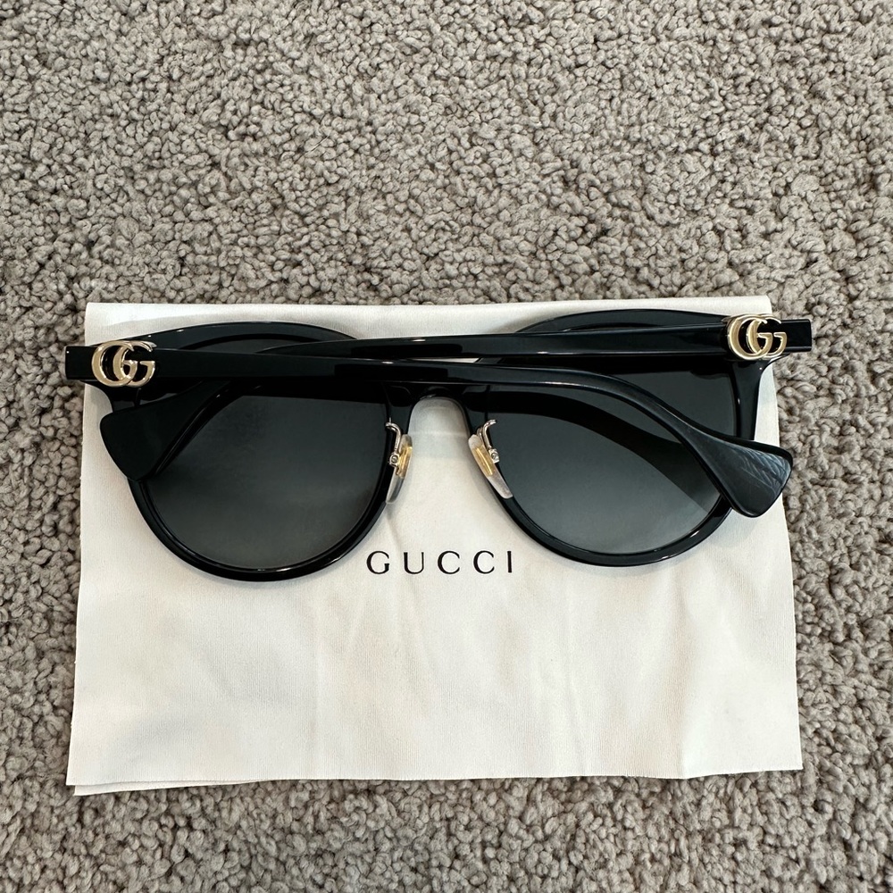 GUCCI sunglasses